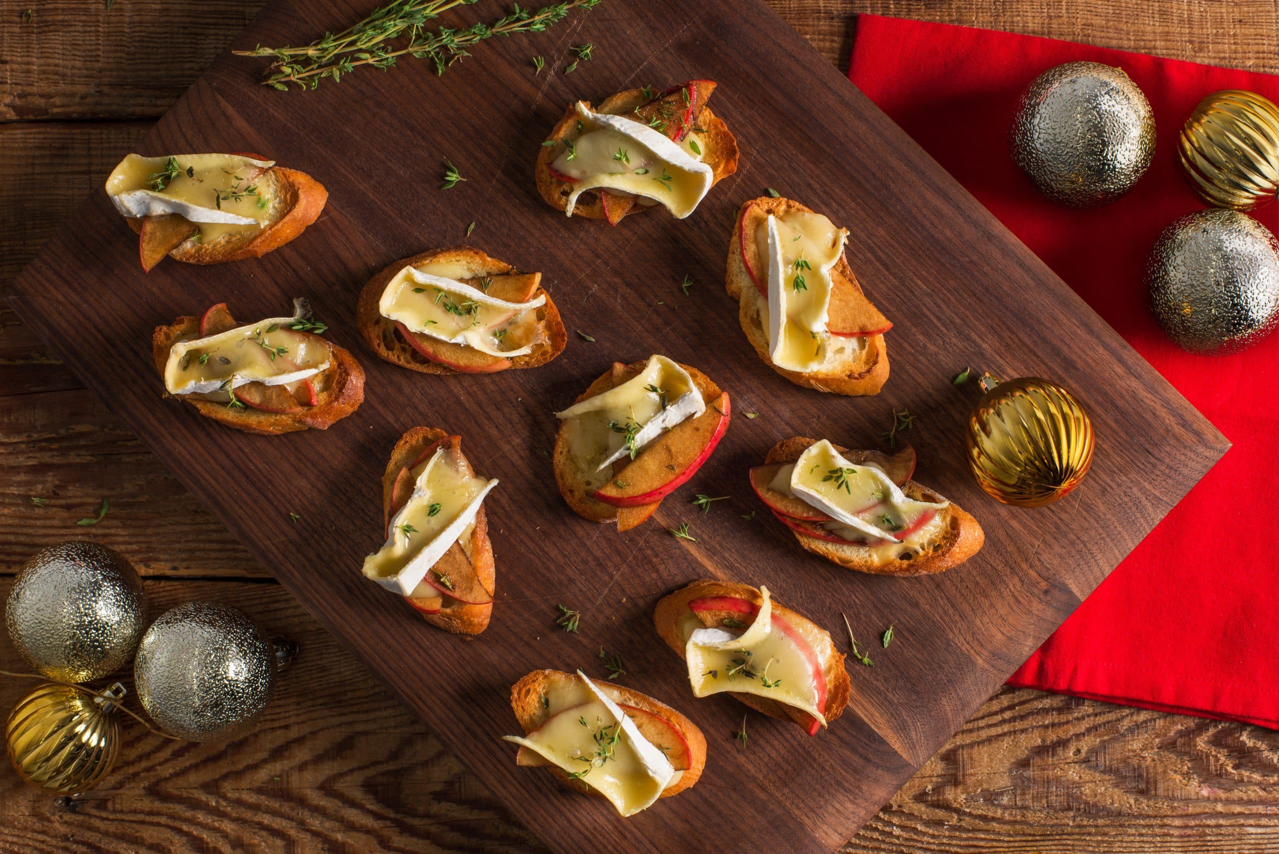 Apple and Brie Crostini Wreath