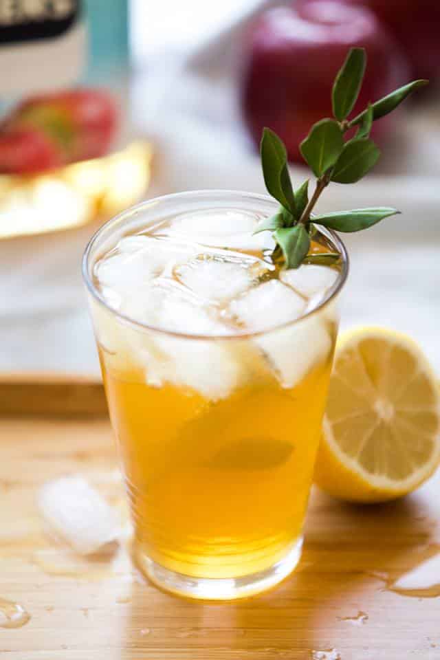 Infused tea cocktail with white wine, rum and apple.