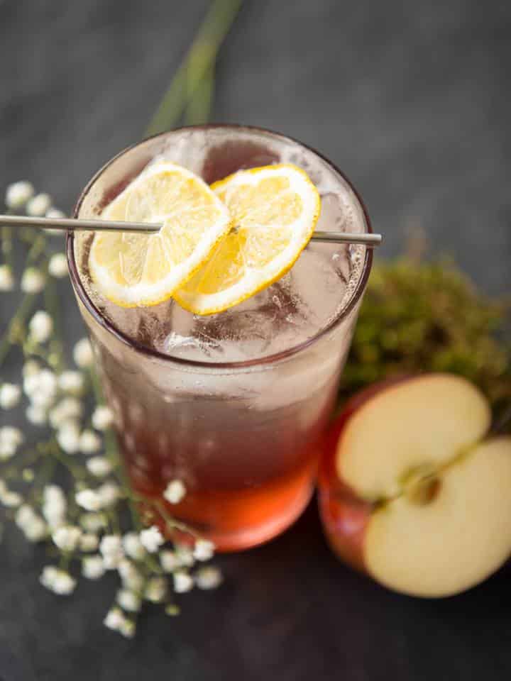 35% less sugar Apple juice, raspberry and lemon cocktail