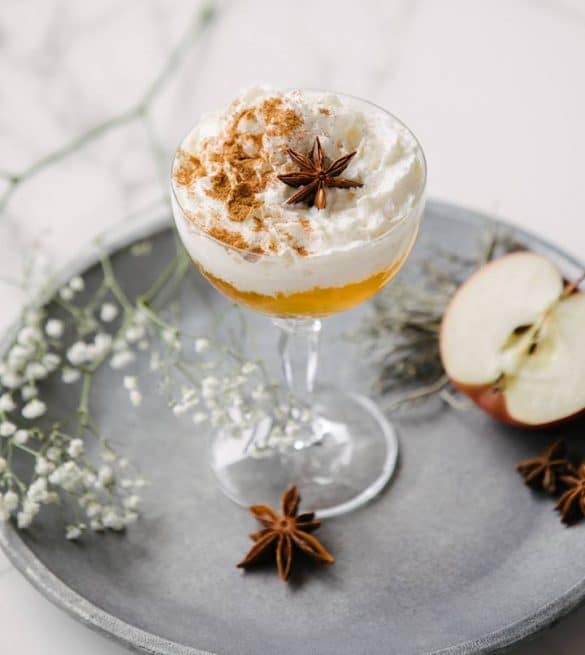 Amaretto, apple juice, cinnamon cocktail